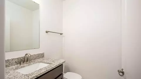 Bath - 14055 Spring Hill Dr, Spring Hill, FL 34609 photo 3 of 7