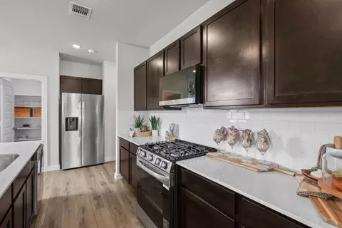 Kitchen - 5503 Franklin Hls, Von Ormy, TX 78073 photo 5 of 11