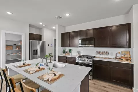 Kitchen - 5503 Franklin Hls, Von Ormy, TX 78073 photo 7 of 11