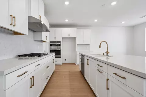 Kitchen - 26985 Echo Mountain Way, Valencia, CA 91355 photo 2 of 8