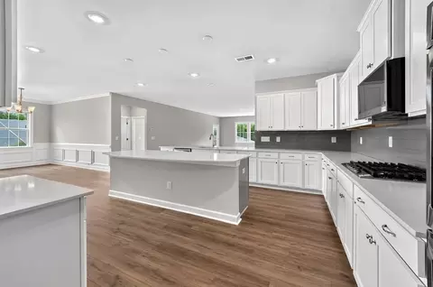 Kitchen - 1929 Bentwind Rd, Lancaster, SC 29720 photo 4 of 9