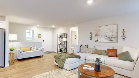 Living - 17613 Phoebe St, Bennington, NE 68007 photo 2 of 6