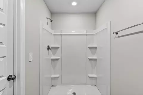 Bath - 1025 John Ave, Trinity, AL 35673 photo 1 of 1