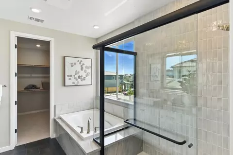 Bath - 5737 Pathway Dr, Fairfield, CA 94533 photo 5 of 23