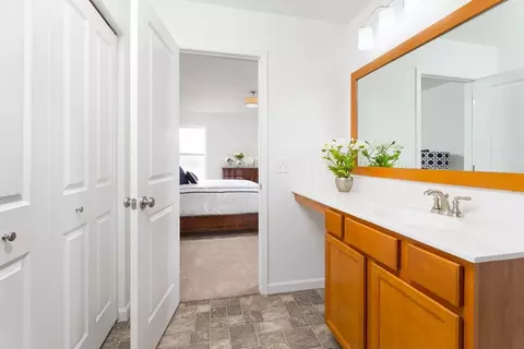 Entry Way - Nautical Ln., Oregon, OH 43616 photo 2 of 4