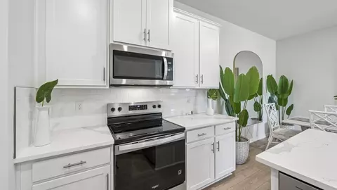 Kitchen - 18331 Tavernside Trl, Bradenton, FL 34211 photo 3 of 6