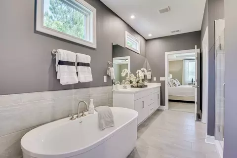 Bath - 3123 Wainwright Ct, Florence, SC 29501 photo 3 of 7