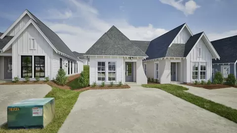 1025 Hunters Way, Opelika, AL 36801