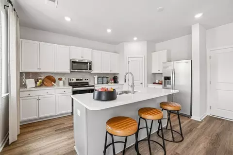 Kitchen - 109 Cedar Shoals Ct, Easley, SC 29640 photo 4 of 4