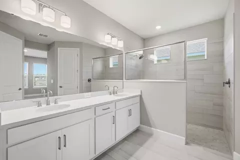 Bath - 13610 Cornerstone Way, Parrish, FL 34219 photo 2 of 4