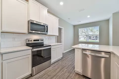 Kitchen - 808 Gen D Macarthur Ave, Labelle, FL 33935 photo 2 of 4