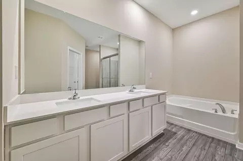 Bath - 808 Gen D Macarthur Ave, Labelle, FL 33935 photo 1 of 3