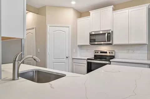 Kitchen - 808 Gen D Macarthur Ave, Labelle, FL 33935 photo 1 of 4