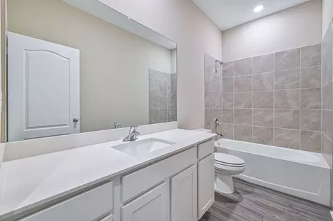 Bath - 808 Gen D Macarthur Ave, Labelle, FL 33935 photo 3 of 3