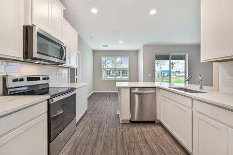 Kitchen - 808 Gen D Macarthur Ave, Labelle, FL 33935 photo 3 of 4