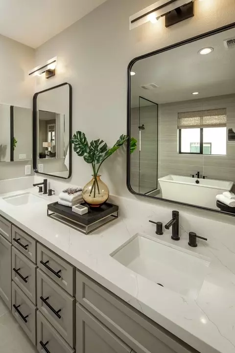 Bath - 98 8th St, Marina, CA 93933 photo 1 of 1