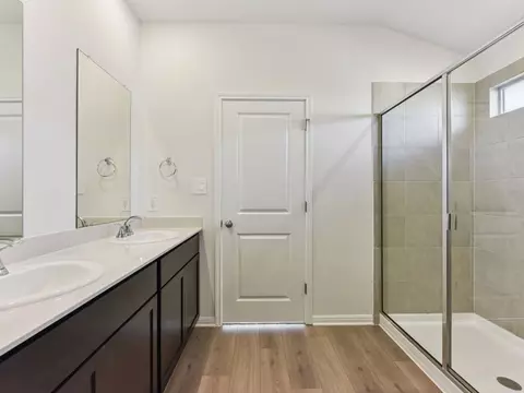 702 Universal Dr, Hutto, TX 78634