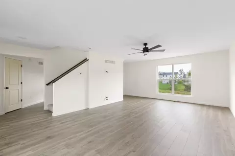 Living - 295 Olympic Dr, Pacific, MO 63069 photo 2 of 4