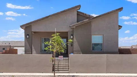 6108 Chicago Dr SE, Albuquerque, NM 87106