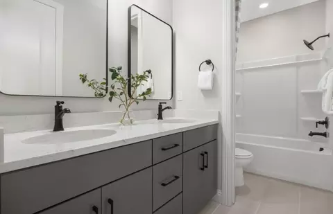 Bath - 313 E Beatrice Ave, Mountain House, CA 95391 photo 2 of 3