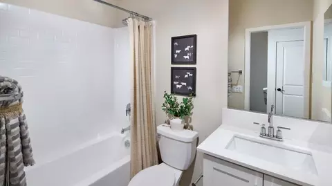 Bath - 865 Cheyne Loop UNIT 2, Chula Vista, CA 91911 photo 2 of 5