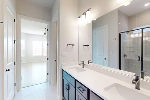 Bath - 13101 Mazzone Dr, Manchaca, TX 78652 photo 1 of 2