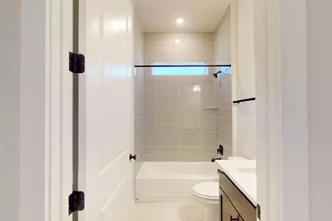 Bath - 13101 Mazzone Dr, Manchaca, TX 78652 photo 2 of 2
