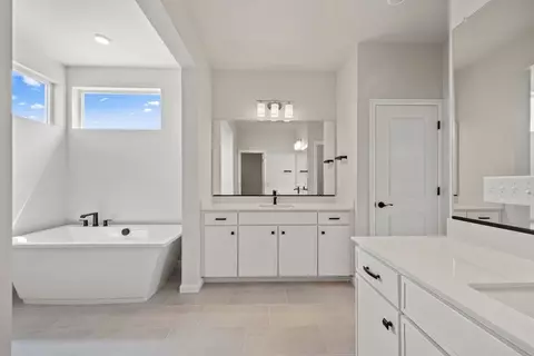 Bath - 24376 E 35th Dr, Aurora, CO 80019 photo 2 of 4