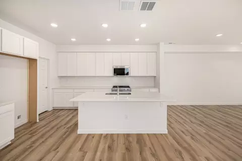 Kitchen - 2631 E 102nd Pl, Thornton, CO 80229 photo 4 of 5