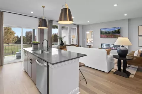 Kitchen - Lake Bluff Drive, Springfield, OH 45231 photo 4 of 8