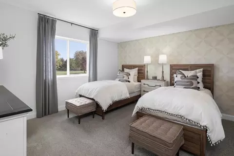 Bedroom - Lake Bluff Drive, Springfield, OH 45231 photo 4 of 6
