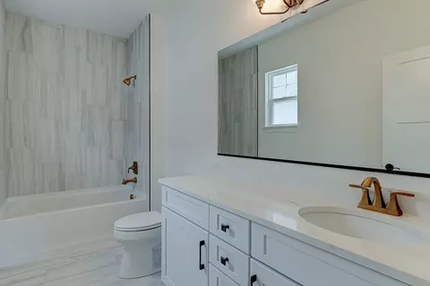 Bath - 12951 S Platte Trl, Plainfield, IL 60585 photo 3 of 3