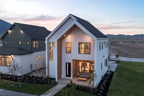 Exterior - 3022 N Lone Pine St, Eagle Mountain, UT 84013 photo 2 of 3