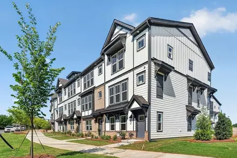 1804 Alexander Village Main Dr, Charlotte, NC 28262