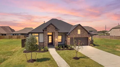 12135 Lake View Blvd, Mont Belvieu, TX 77523