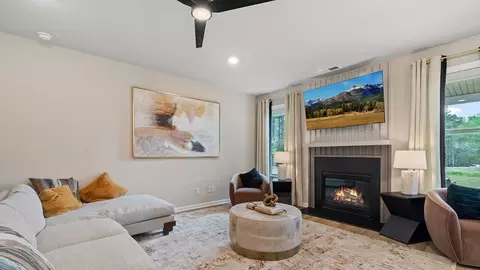 Living - 105 Haverling Pass, Hampton, GA 30228 photo 2 of 4
