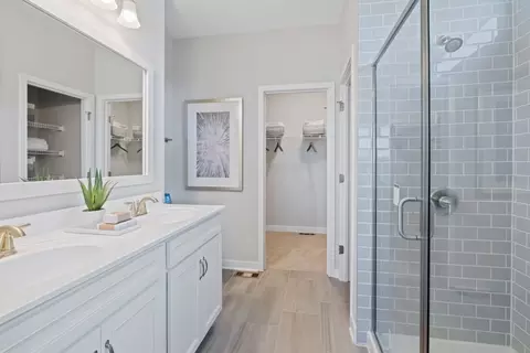 Bath - 425 Pinehurst Dr, Commerical Point, OH 43116 photo 2 of 2