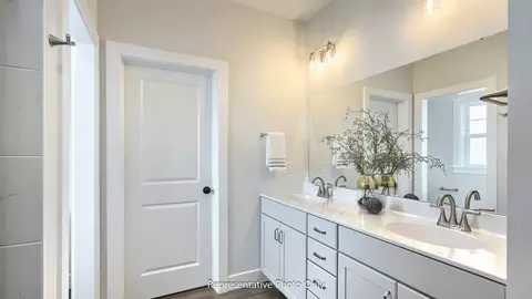 Bath - 77 Tupelo St, Lititz, PA 17543 photo 1 of 2