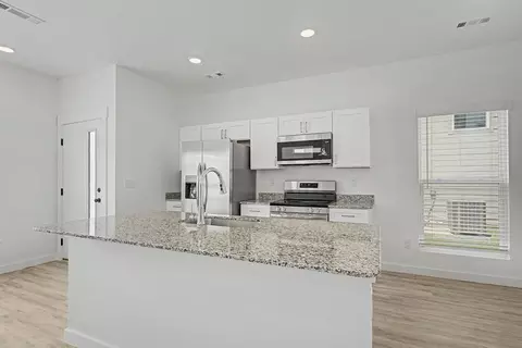 Kitchen - 540 Solar St, Centerton, AR 72713 photo 4 of 7