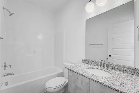 Bath - 540 Solar St, Centerton, AR 72713 photo 2 of 2