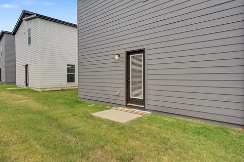 Exterior - 540 Solar St, Centerton, AR 72713 photo 3 of 5