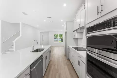 Kitchen - 4295 Darby Ct, Eustis, FL 32736 photo 6 of 6