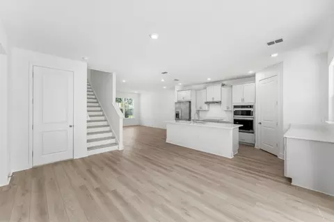 Living - 4295 Darby Ct, Eustis, FL 32736 photo 3 of 3