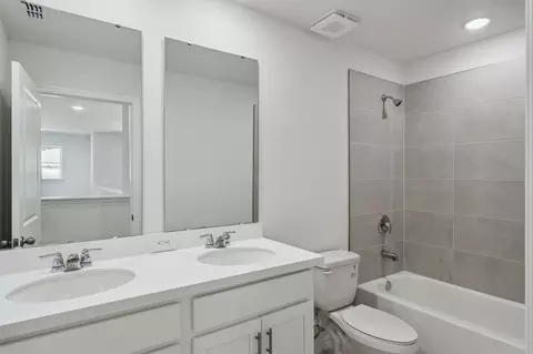 Bath - 4295 Darby Ct, Eustis, FL 32736 photo 3 of 8
