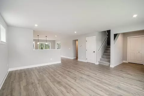 Living - Ridgetop Circle, Kalamazoo, MI 49009 photo 2 of 6