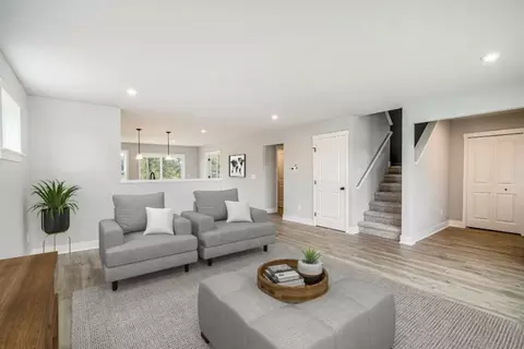 Living - Ridgetop Circle, Kalamazoo, MI 49009 photo 4 of 6