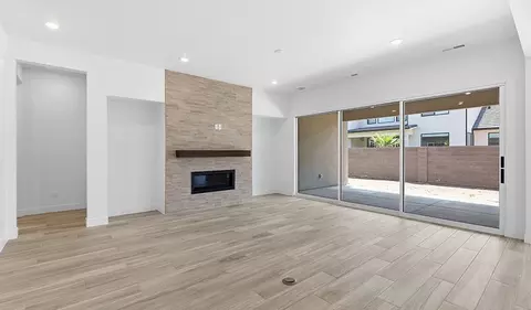 Living - 504 E 4290 S, Washington, UT 84780 photo 1 of 3