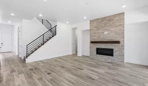 Living - 504 E 4290 S, Washington, UT 84780 photo 2 of 3