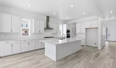 Kitchen - 504 E 4290 S, Washington, UT 84780 photo 2 of 3