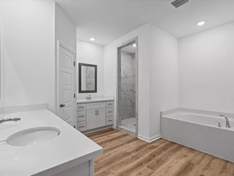 Bath - 10306 Grady Ln, Mobile, AL 36695 photo 1 of 4